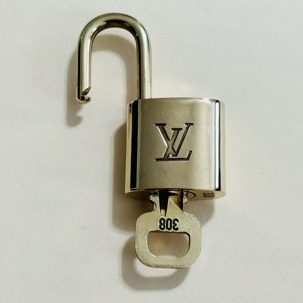 LOUIS VUITTON - Original Lock and Key for LV bag - #308 - Picture 3 of 5